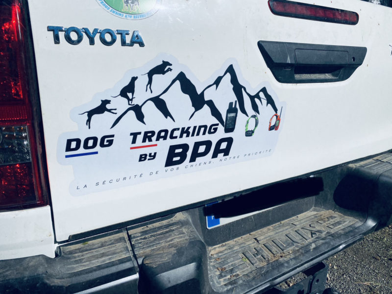 Autocollant Grand Dog tracking by BPA